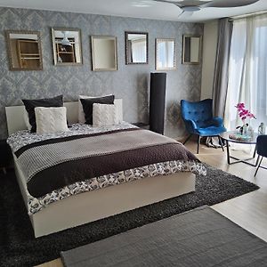 Chambre Deluxe Au 2Eme Etage, Chambre Double Au 4Eme Etage Not A Hotel